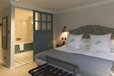 هتل The Painswick