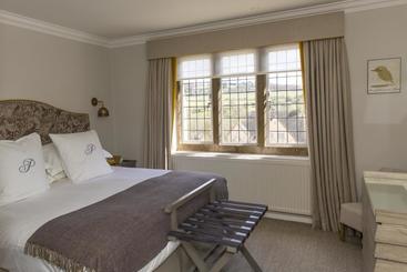 هتل The Painswick