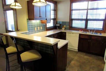 هتل Tremblant Les Eaux By Les Suites