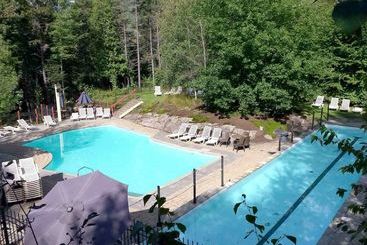 هتل Tremblant Les Eaux By Les Suites