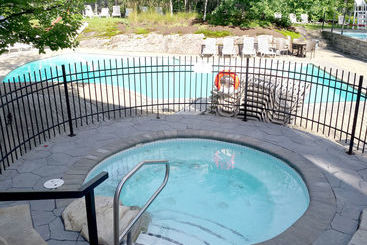 هتل Tremblant Les Eaux By Les Suites