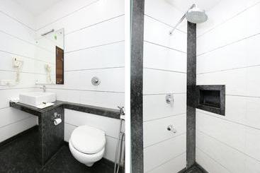 هتل ZO Rooms Iconic Panchkula Sector 11