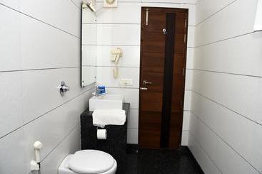 هتل ZO Rooms Iconic Panchkula Sector 11