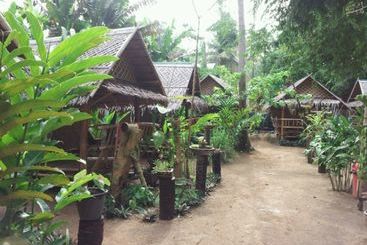 Jackie Bamboo House - Hostel