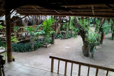 Jackie Bamboo House - Hostel