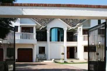 Пансион Aristo Manor