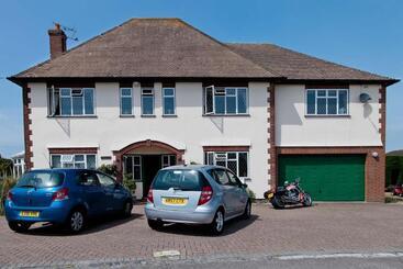 بنسيون Elmcroft Guest House