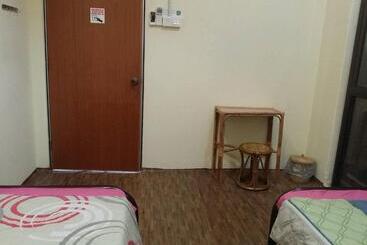 Muntri House   Hostel