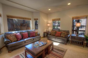 בית מלון כפרי Angora Lake Road Holiday Home