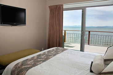 هتل Beachcomber Inn