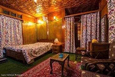 Hotel Houseboat Lily Of Nageen