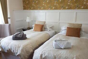 Пансион Dolphin Guest House