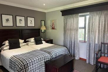 بنسيون The Crown Guest House