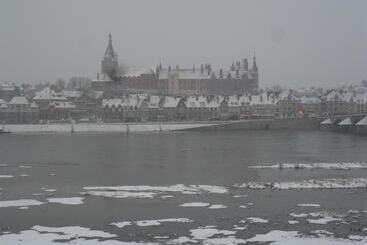 Brit Hotel Confort Gien