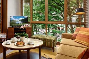 آپارتمان Treetops Executive Residences