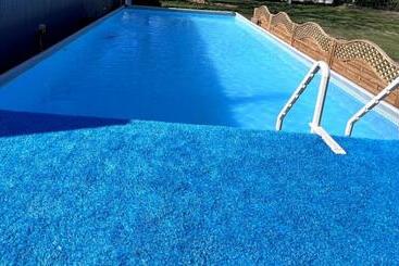 הוסטל Dog And Castle