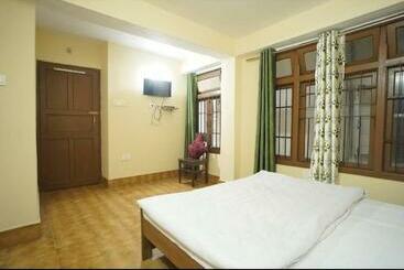 הוסטל Geser Lodge