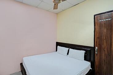 فندق Oyo 81121 Modern