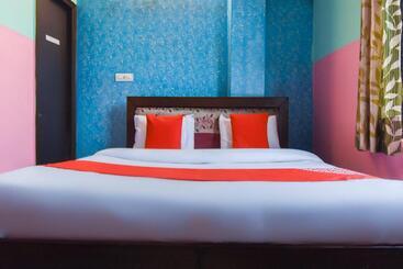 Отель Oyo Flagship 81132 Vansh Residency