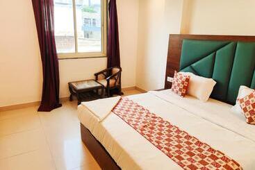 Krone A Family Hotel Near Igi Airport