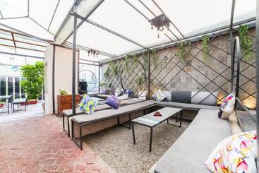 호텔 Collection O Ak Acacia Jazz Club