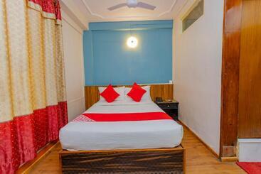 هتل Oyo 795  Holiday Inn