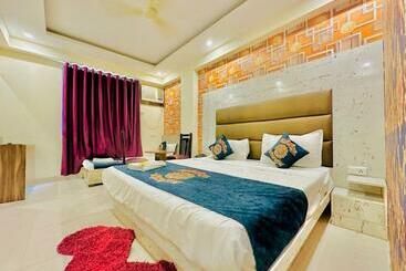 هتل Smart Signature Delhi Airport