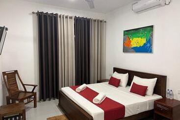 Отель Saffron Lake Yala