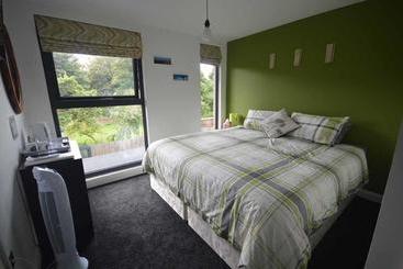 Aotearoa Southport Bed And Breakfast