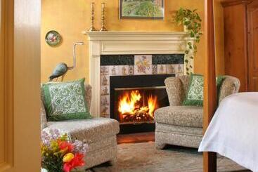 مبيت وإفطار L Auberge Provencale Inn & Restaurant