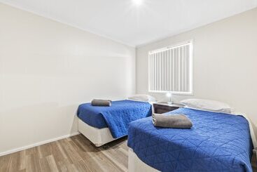 خانه Central Caravan Park