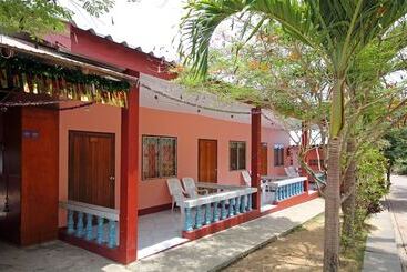 בית מלון כפרי Gypsy Village 2