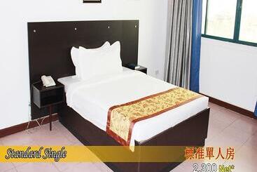 هتل Lido De Paris