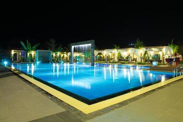 בית מלון כפרי Twin Palms Resort