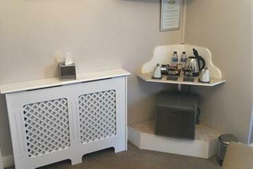 بنسيون The Courtyard Guest House