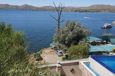 تختخواب و صبحانه Kosmos Manor
