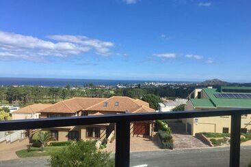 آپارتمانهای توریستها Hermanus Heights Villa