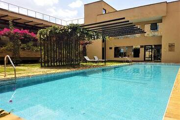 בית מלון כפרי Doubletree By Hilton Nairobi Hurlingham