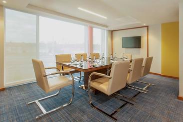 هتل Hyatt Place West London Hayes