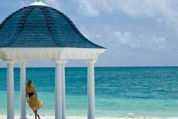בית מלון כפרי Lighthouse Pointe At Grand Lucayan