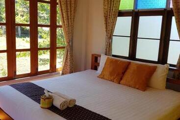 בית מלון כפרי Odour Pai