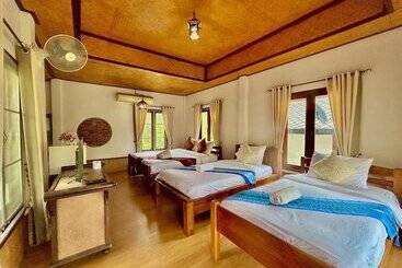 בית מלון כפרי Pailove & Baanchonphao Resort