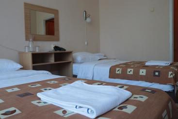هتل Znanie Health Resort