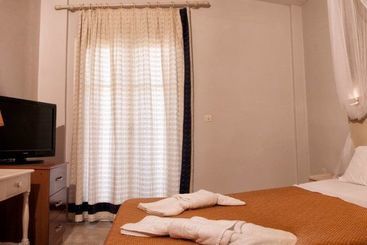 Veroniki Studios & Apartments