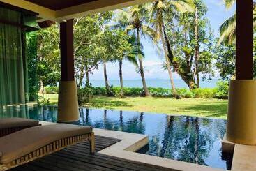 Жильё для туристов Amatapura Beachfront Villa 10 , Sha Certified