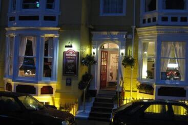 ベッドアンドブレックファースト The Bourneville