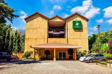 בית מלון כפרי Gardenia Inn