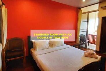 פנסיון Your House 3 Guest House