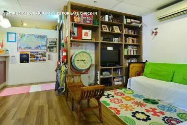 هاستل River City Inn