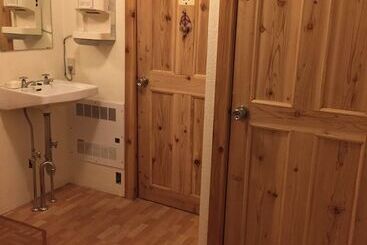 Alpine Lodge   Hostel